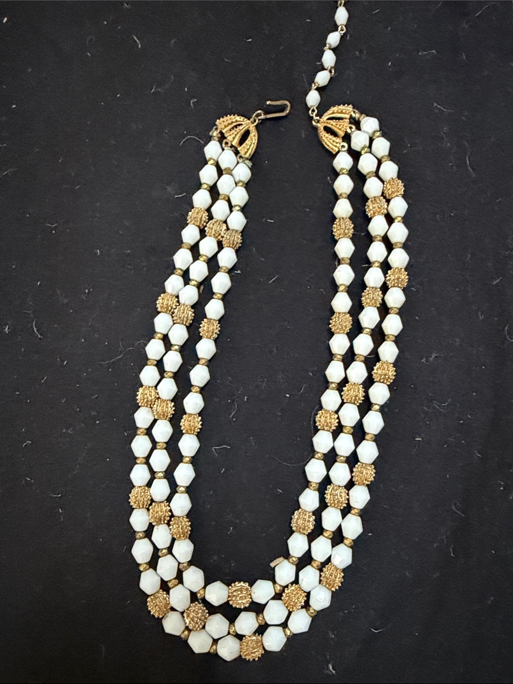 Vintage Gold & White Triple-Strand Beaded Necklace – Elegant Women’s Jewelry